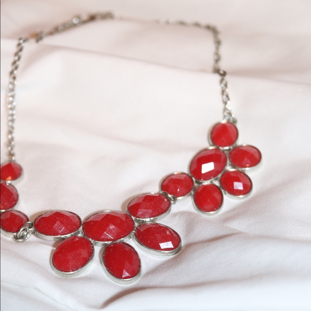 Red statement necklace - Picture 2 of 4